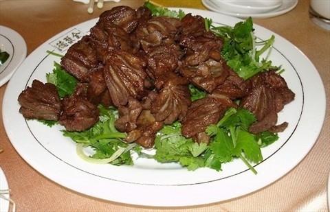 【kaiyun网页登录入口】99岁国画大家刘伯骏捐作品义卖资助乡村教育(图2) kaiyun开云网页版