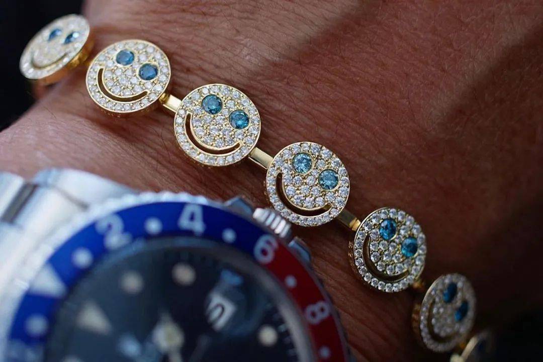 【kaiyun开云网页版】
笑脸图案“泛滥成灾”的时下 EYEFUNNY为何还能敏捷成名？(图9)